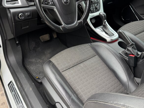 2013 Opel Astra GTC J Рестайлинг, белый, 950000 рублей - вид 12