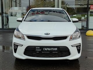 2019 Kia Rio IV, белый, 1399000 рублей, вид 2