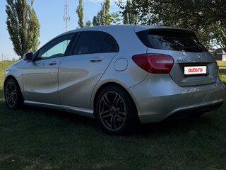 2015 Mercedes-Benz A-Класс 180 III (W176), серебристый, 1390000 рублей, вид 4