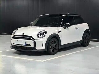 2023 Mini Hatch Cooper III (F55/F56) Рестайлинг 2, белый, 2098000 рублей, вид 1