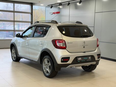 2018 Renault Sandero Stepway II Рестайлинг, серебристый, 1117000 рублей, вид 4