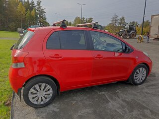 2009 Toyota Yaris II Рестайлинг, красный, 500000 рублей, вид 3