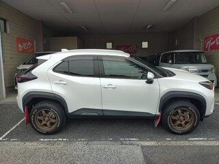 2023 Toyota Yaris Cross I, белый, 1650400 рублей, вид 3