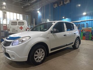 2012 Renault Sandero I, белый, 600000 рублей, вид 4