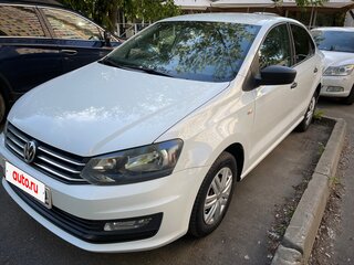 2017 Volkswagen Polo V Рестайлинг, белый, 1020000 рублей, вид 1