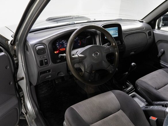 2010 Nissan NP300, серебристый, 1040000 рублей - вид 8