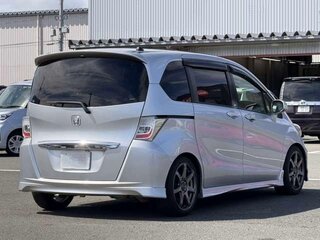 2016 Honda Freed I Рестайлинг 2, серебристый, 927000 рублей, вид 3