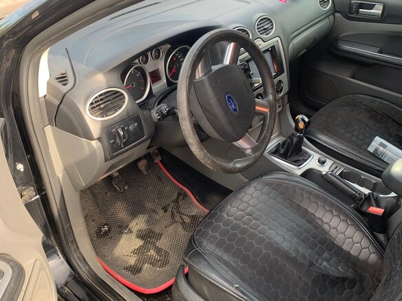 2010 Ford Focus II Рестайлинг, чёрный, 410000 рублей - вид 2