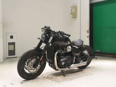 2024 Triumph Bonneville Bobber, красный, 1500000 рублей, вид 4