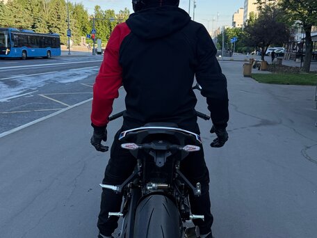 2025 BMW S 1000 RR, белый, 2350000 рублей, вид 4