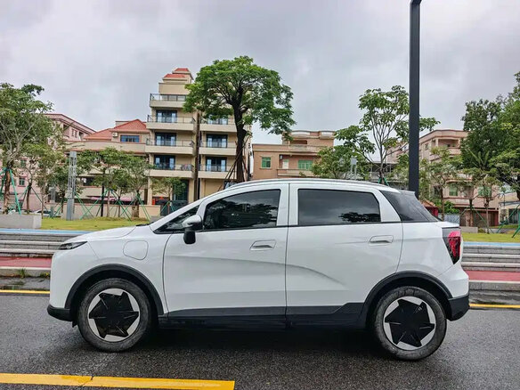 2024 Geely Geometry E 33.5 kWh, белый, 1071008 рублей - вид 6