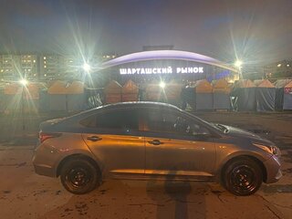 2017 Hyundai Solaris II, серый, 899999 рублей, вид 3