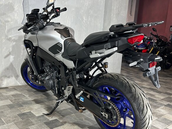 2021 Yamaha MT-09 Tracer (FJ-09), серый, 1219000 рублей - вид 5