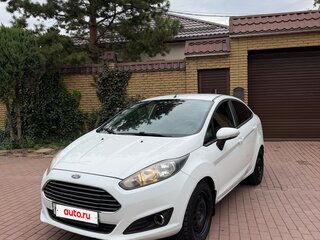 2016 Ford Fiesta Mk6 Рестайлинг, белый, 725000 рублей, вид 1