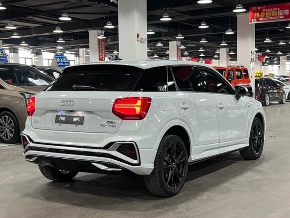 2022 Audi Q2 L 35 TFSI I Рестайлинг, белый, 1740000 рублей - вид 3