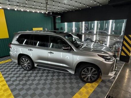 2018 Lexus LX 570 III Рестайлинг 2, серый, 6430000 рублей, вид 4