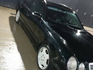 2001 Mercedes-Benz E-Класс 220 II (W210, S210) Рестайлинг, чёрный, 285000 рублей, вид 3