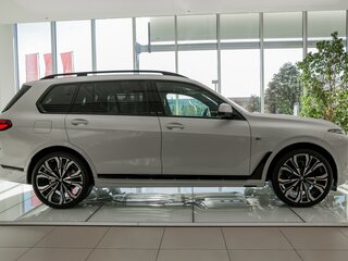 2026 BMW X7 40i I (G07) Рестайлинг, белый, 16480000 рублей, вид 3
