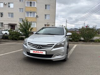 2015 Hyundai Solaris I Рестайлинг, серебристый, 1100000 рублей, вид 2