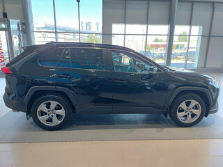 2020 Toyota RAV4 V (XA50), чёрный, 2835000 рублей, вид 4