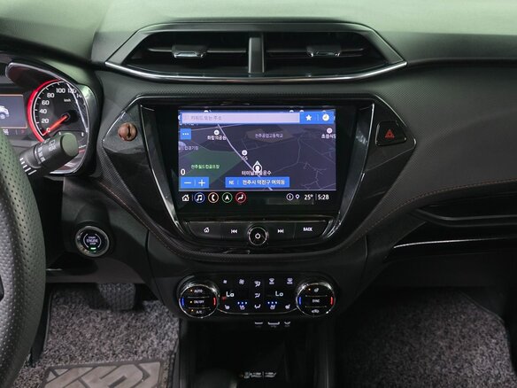 2022 Chevrolet TrailBlazer III, чёрный, 2000000 рублей - вид 16