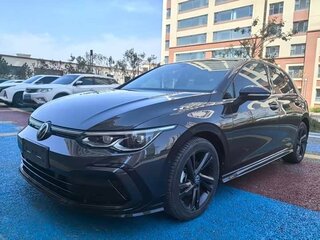 2023 Volkswagen Golf VIII, чёрный, 1520000 рублей, вид 1
