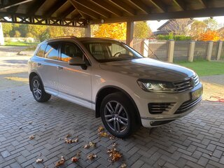 2018 Volkswagen Touareg II Рестайлинг, белый, 3900000 рублей, вид 2