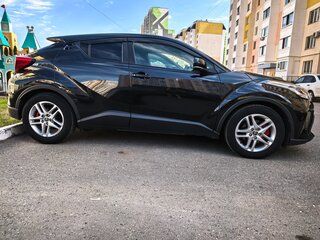 2020 Toyota C-HR I Рестайлинг, чёрный, 1900000 рублей, вид 3