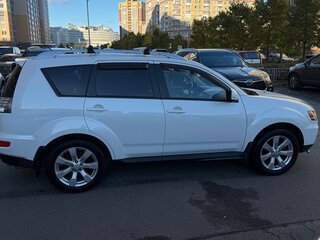 2010 Mitsubishi Outlander II Рестайлинг, белый, 1190000 рублей, вид 3