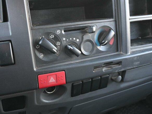 2015 Isuzu Elf (N-series), белый, 1680000 рублей - вид 6