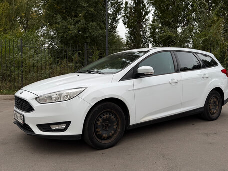 2017 Ford Focus III Рестайлинг, белый, 950000 рублей, вид 4