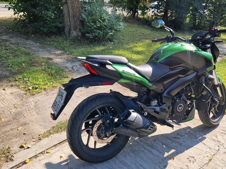 2021 Bajaj Dominar 400, зелёный, 330000 рублей, вид 3