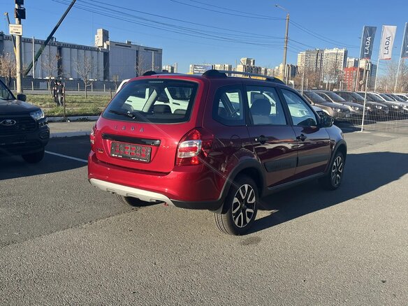 2026 Lada (ВАЗ) Granta Cross I Рестайлинг, красный, 1225000 рублей - вид 1