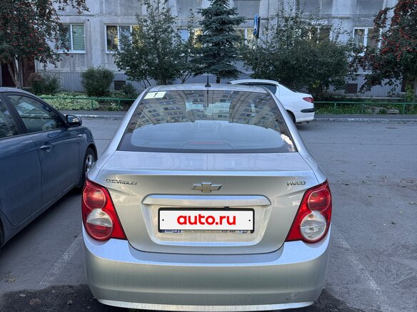 2012 Chevrolet Aveo II, серебристый, 730000 рублей - вид 2
