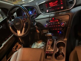 2020 Kia Sportage IV Рестайлинг, чёрный, 2000000 рублей, вид 3