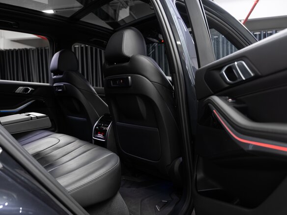 2021 BMW X5 40i IV (G05/G18), серый, 6800000 рублей - вид 16