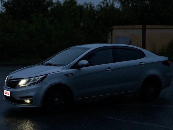 2015 Kia Rio III Рестайлинг, серебристый, 700000 рублей