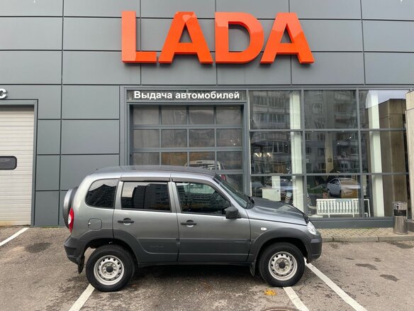 2020 Lada (ВАЗ) Niva, серый, 795000 рублей - вид 6