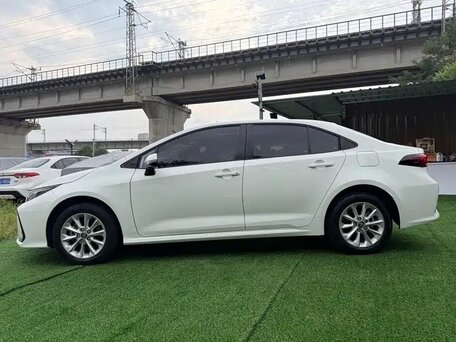 2022 Toyota Corolla XII (E210), белый, 1800000 рублей, вид 3