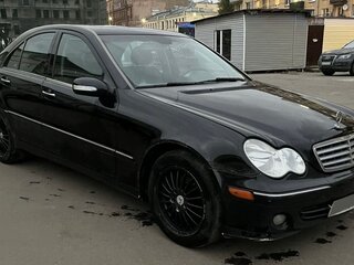 2004 Mercedes-Benz C-Класс 240 II (W203) Рестайлинг, чёрный, 300000 рублей, вид 1