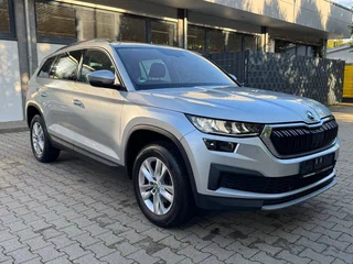 2023 Skoda Kodiaq I Рестайлинг, серебристый, 3490000 рублей, вид 2