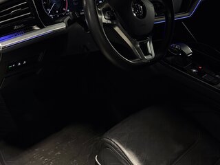 2020 Volkswagen Touareg III, серый, 5300000 рублей, вид 3