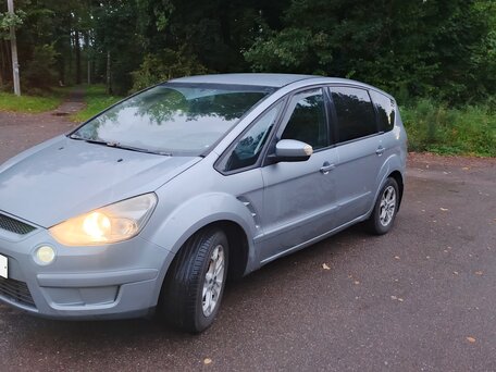 2008 Ford S-MAX I, серебристый, 490000 рублей, вид 3