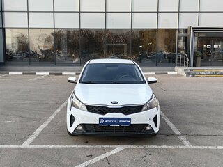 2021 Kia Rio IV Рестайлинг, белый, 1330000 рублей, вид 3