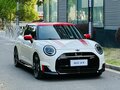 2025 Mini Hatch JCW Electric IV (F65/F66/J01), белый, 6390000 рублей - вид 2