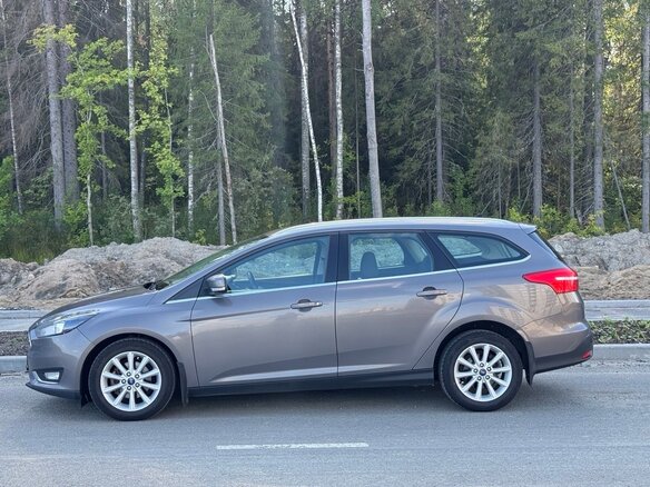 2016 Ford Focus III Рестайлинг, серый - вид 3