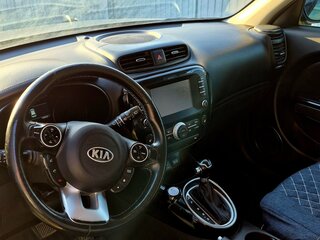 2018 Kia Soul II Рестайлинг, серебристый, 1700000 рублей, вид 5