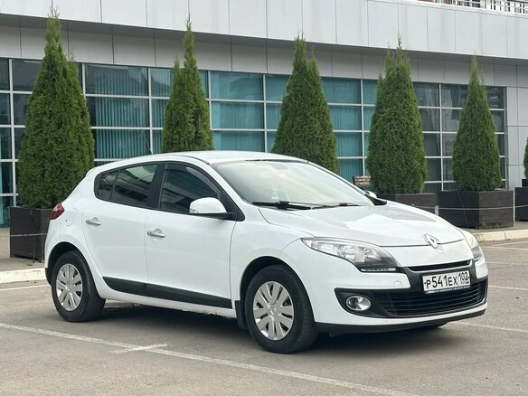 2013 Renault Megane III Рестайлинг, белый, 620000 рублей
