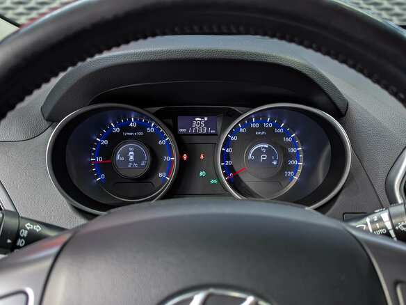 2014 Hyundai ix35 I Рестайлинг, серебристый, 1490000 рублей - вид 26