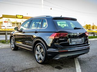 2017 Volkswagen Tiguan II, чёрный, 2548000 рублей, вид 5